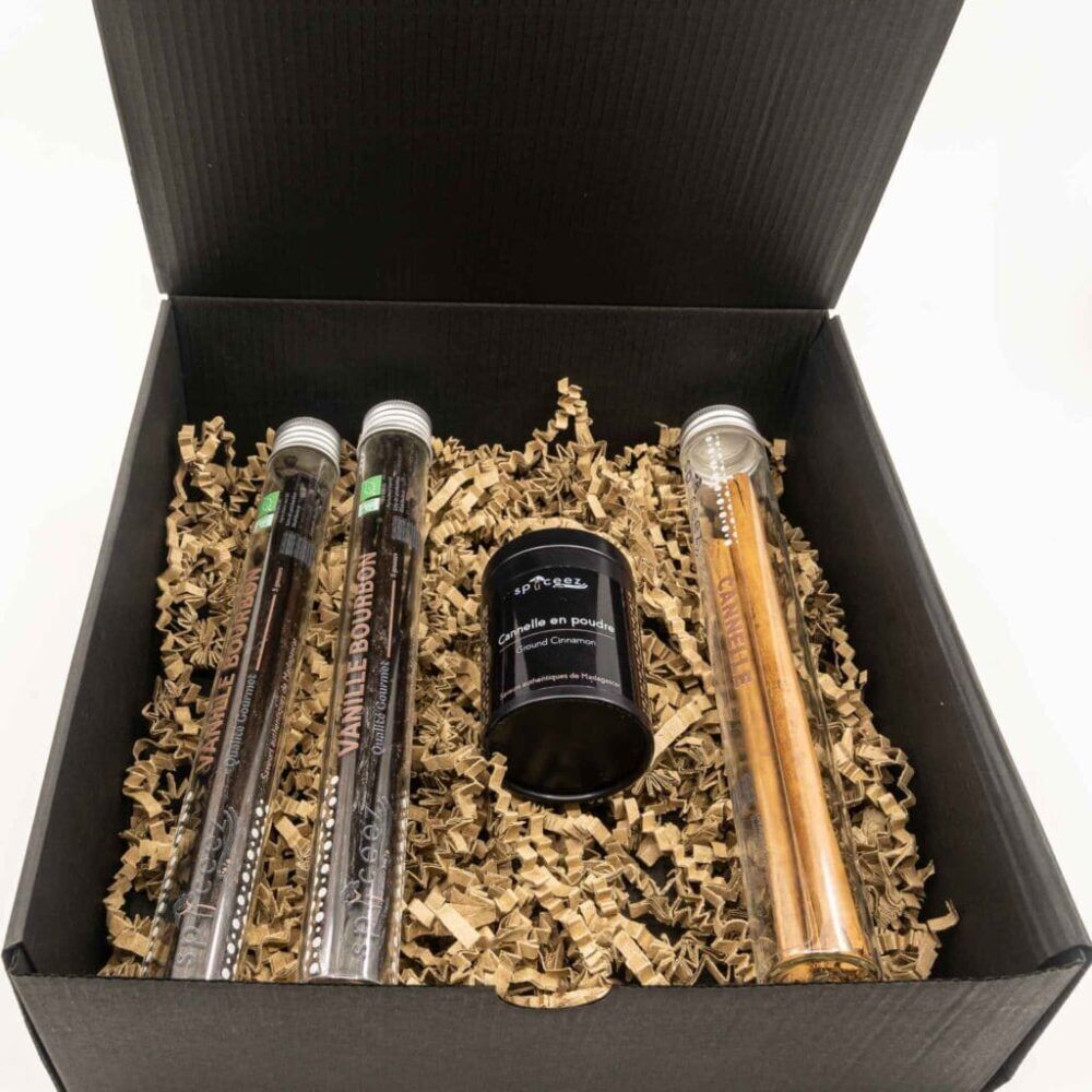 Coffret douceur composé de vanille, de bâton de cannelle et de de cannelle en poudre